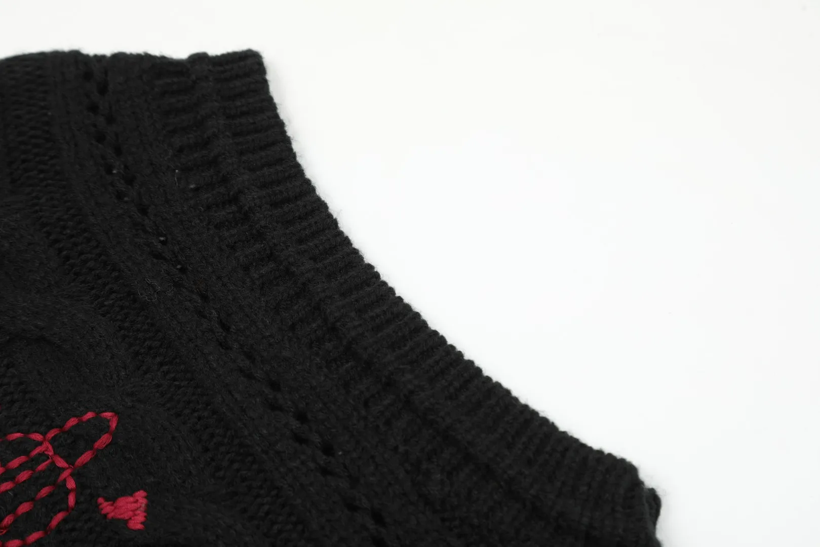 vivienne west wood West Queen Vivian Saturn New Retro "Unisex" Hollow Knitted Sweater Wool Vest 2024 Spring Latest Size: S -M- L Color: Apricot Black